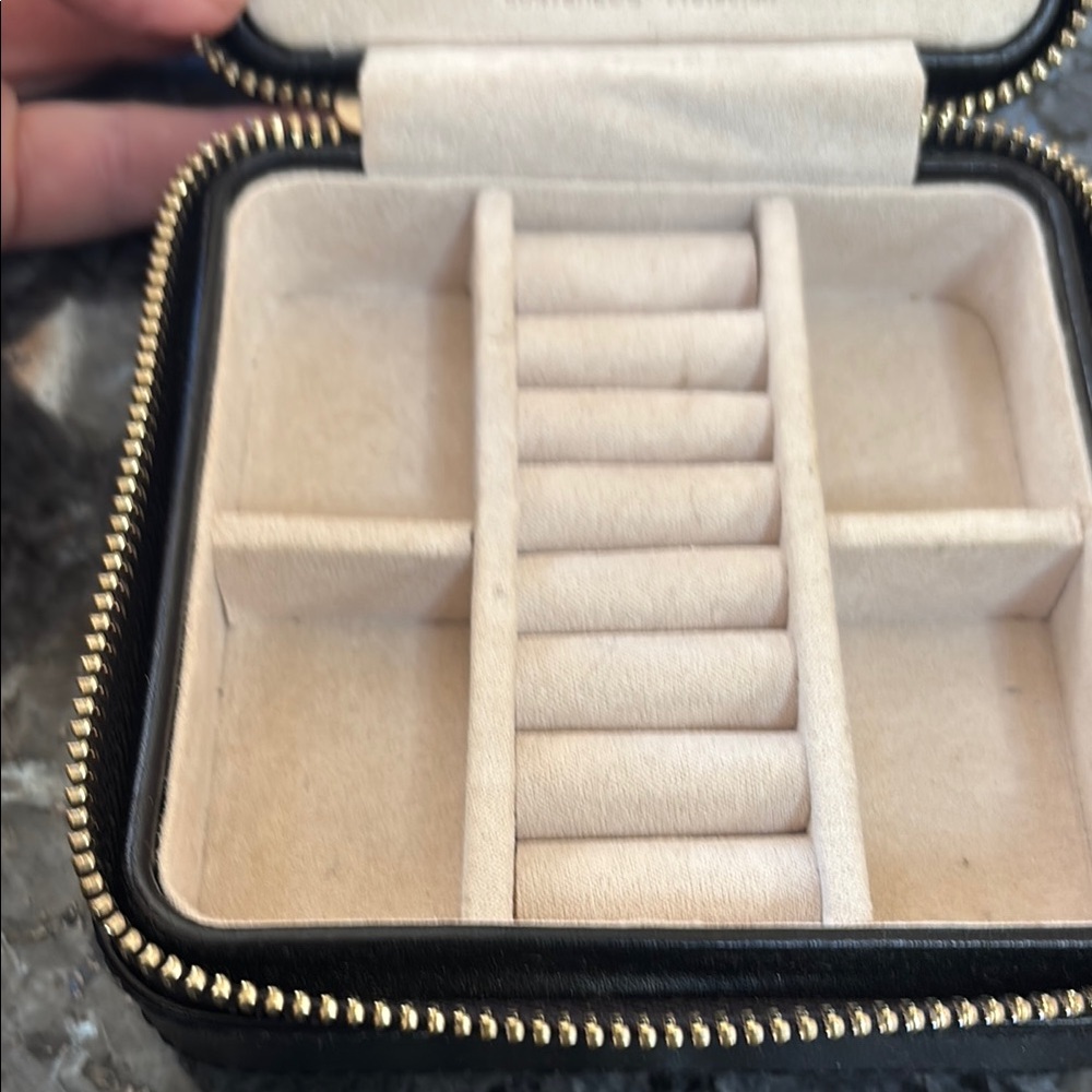 WOLF Black Quilted Jewelry Bag with Gold Hardware - Picture 4 of 6